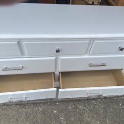 Beautiful dresser set