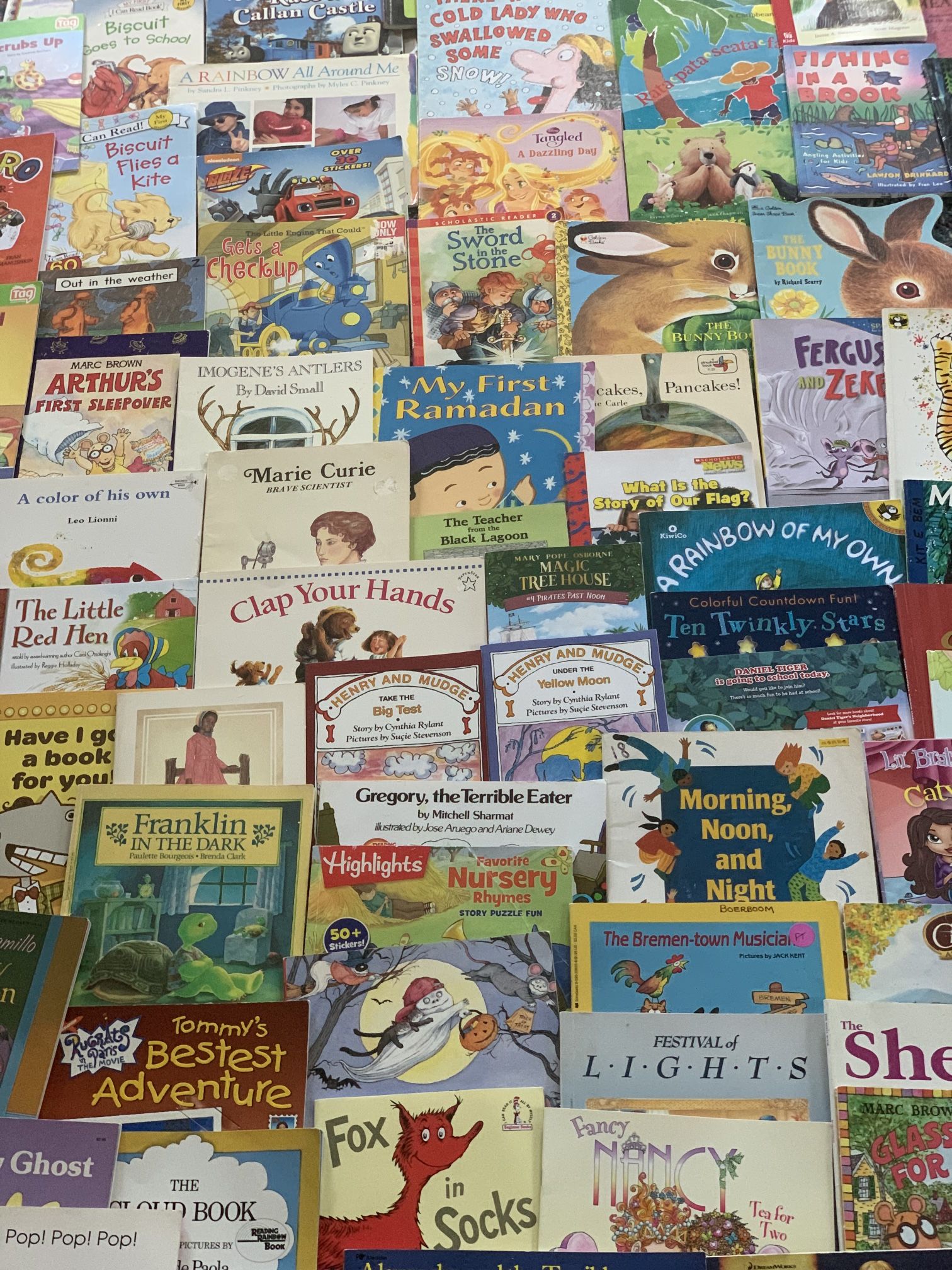 Lot of 100 Children's Chapter & Story Time Books-Softcover Mix-Random