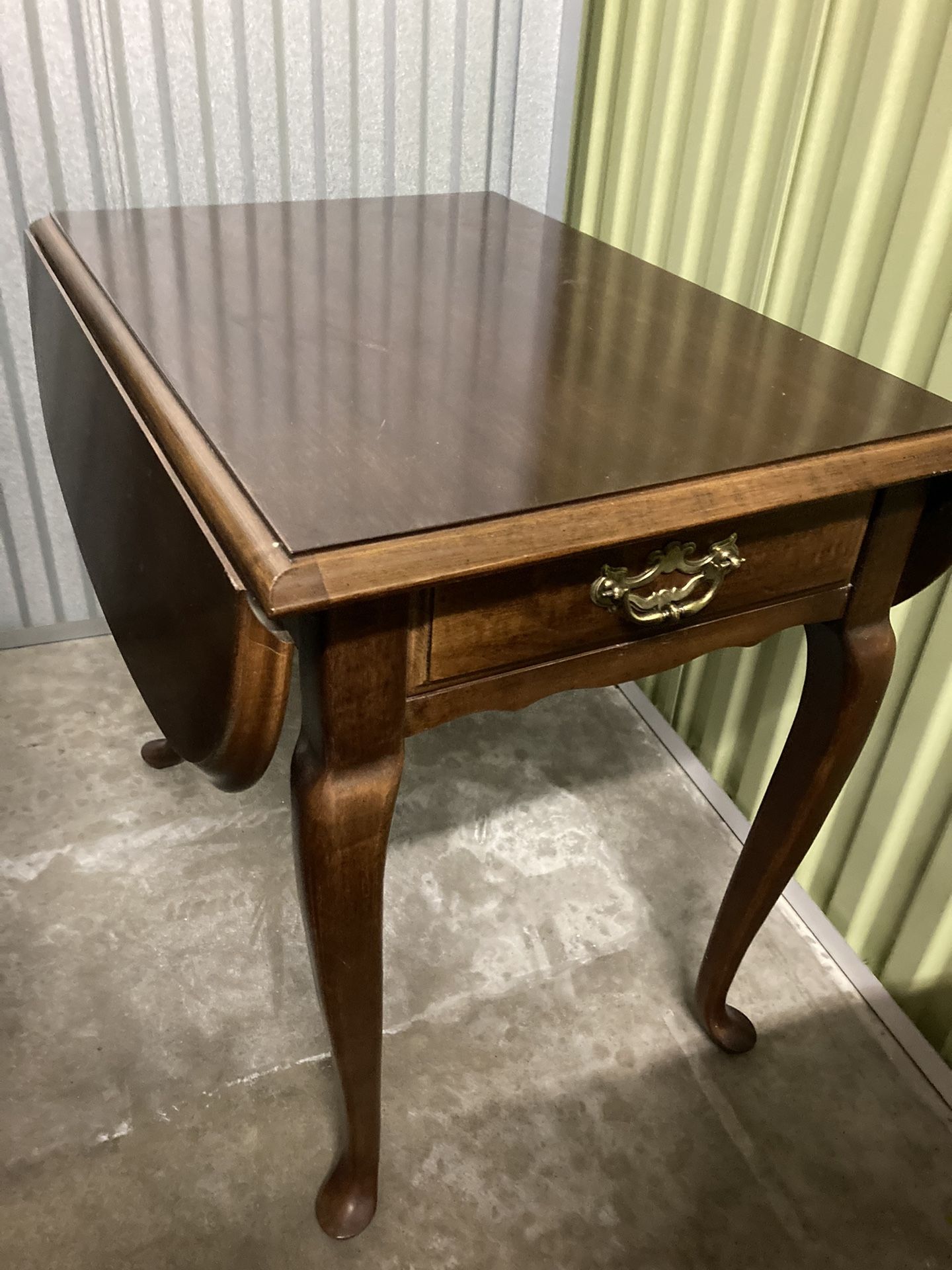 Queens Ann Table.