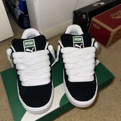 Black Pumas, Suede XL jr , size 6 