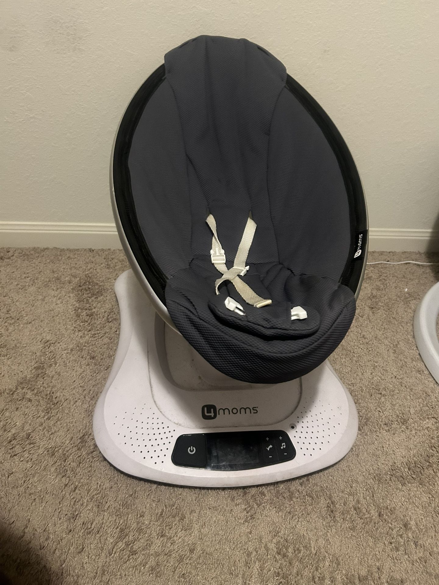 4 Moms Baby Motion swing