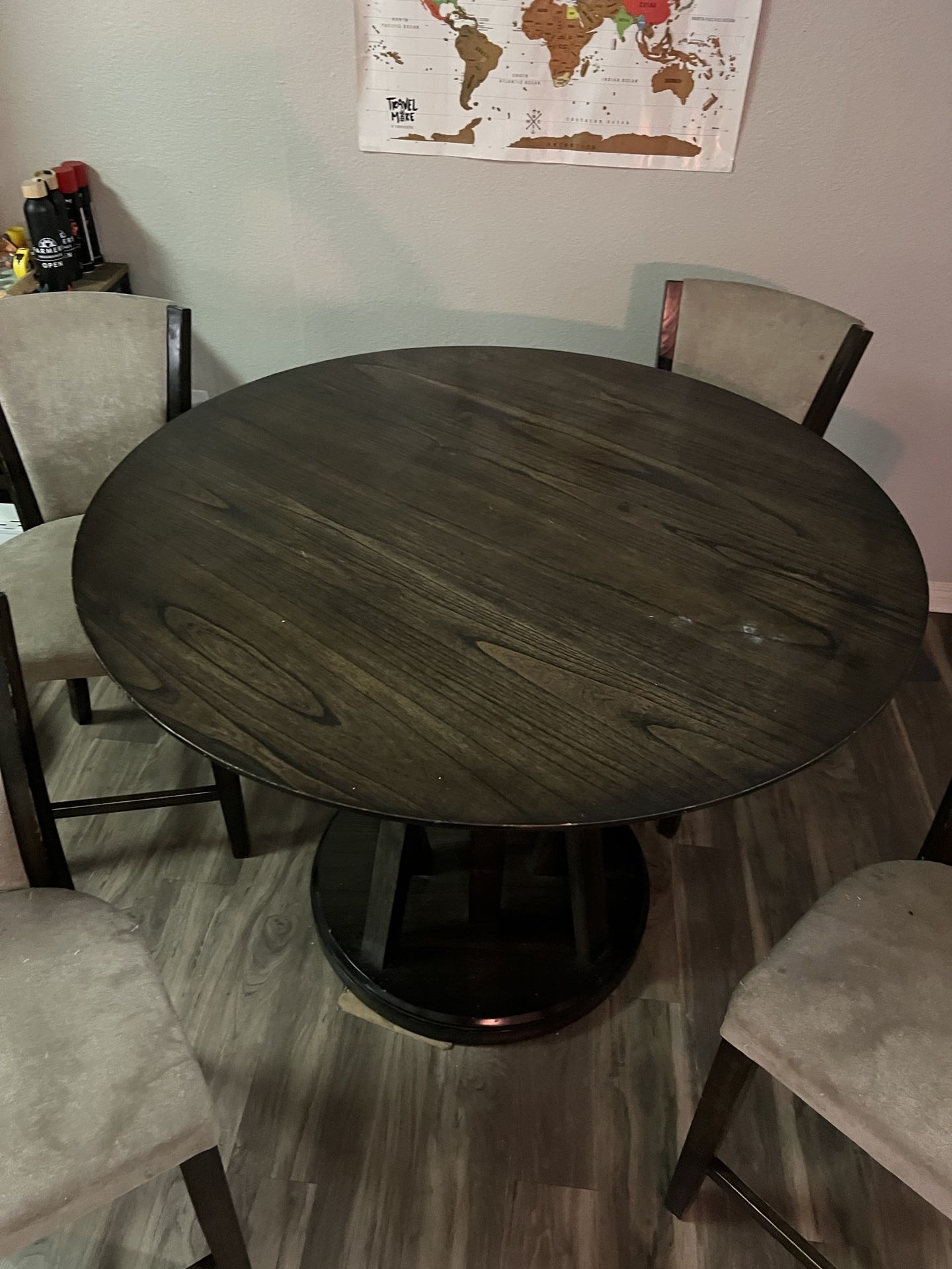 Round Wood table with 4 Chairs