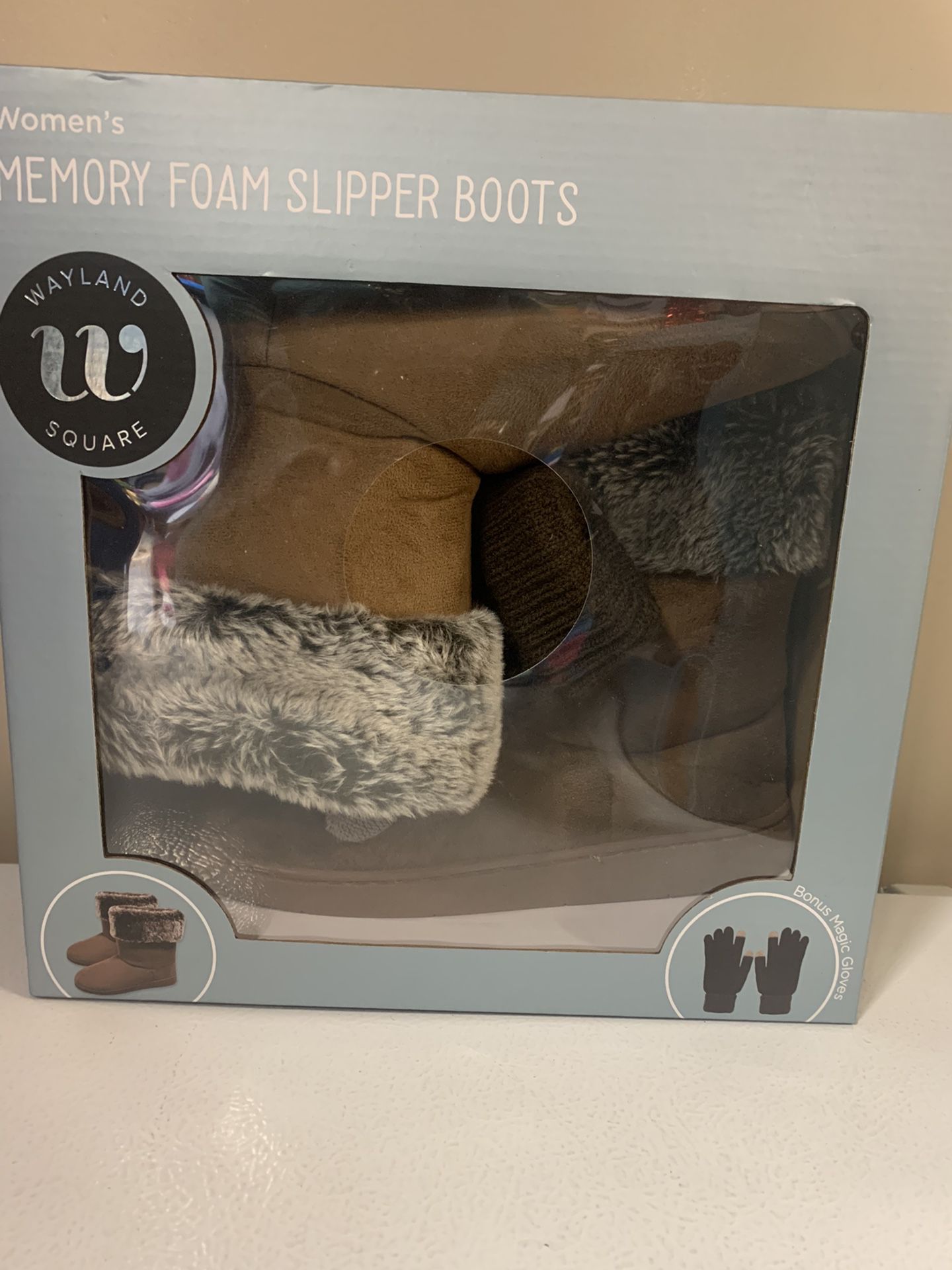 Women ‘s Memory Foam Slipper Boots W/ Touch Screen Gloves (L) Size 10-11