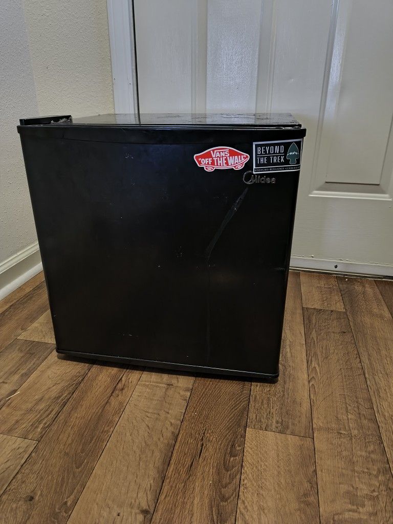 Mini Fridge With Freezer Compartment