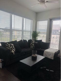 Large Black Sectional Couch – Pet-Free, Smoke-Free, Ready for Pickup