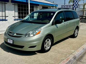 2010 TOYOTA SIENNA
