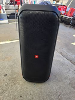 JBL PartyBox 710, altavoz para fiestas con un potente sonido de 800 W RMS