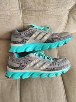 Women's Adidas Shoes Size 7.5