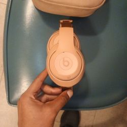 Beats x Kim K Studio Pro Wireless