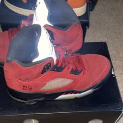 Jordan 5 Bulls Size 9.5 
