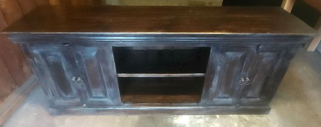 ENTERTAINMENT / TV STAND
