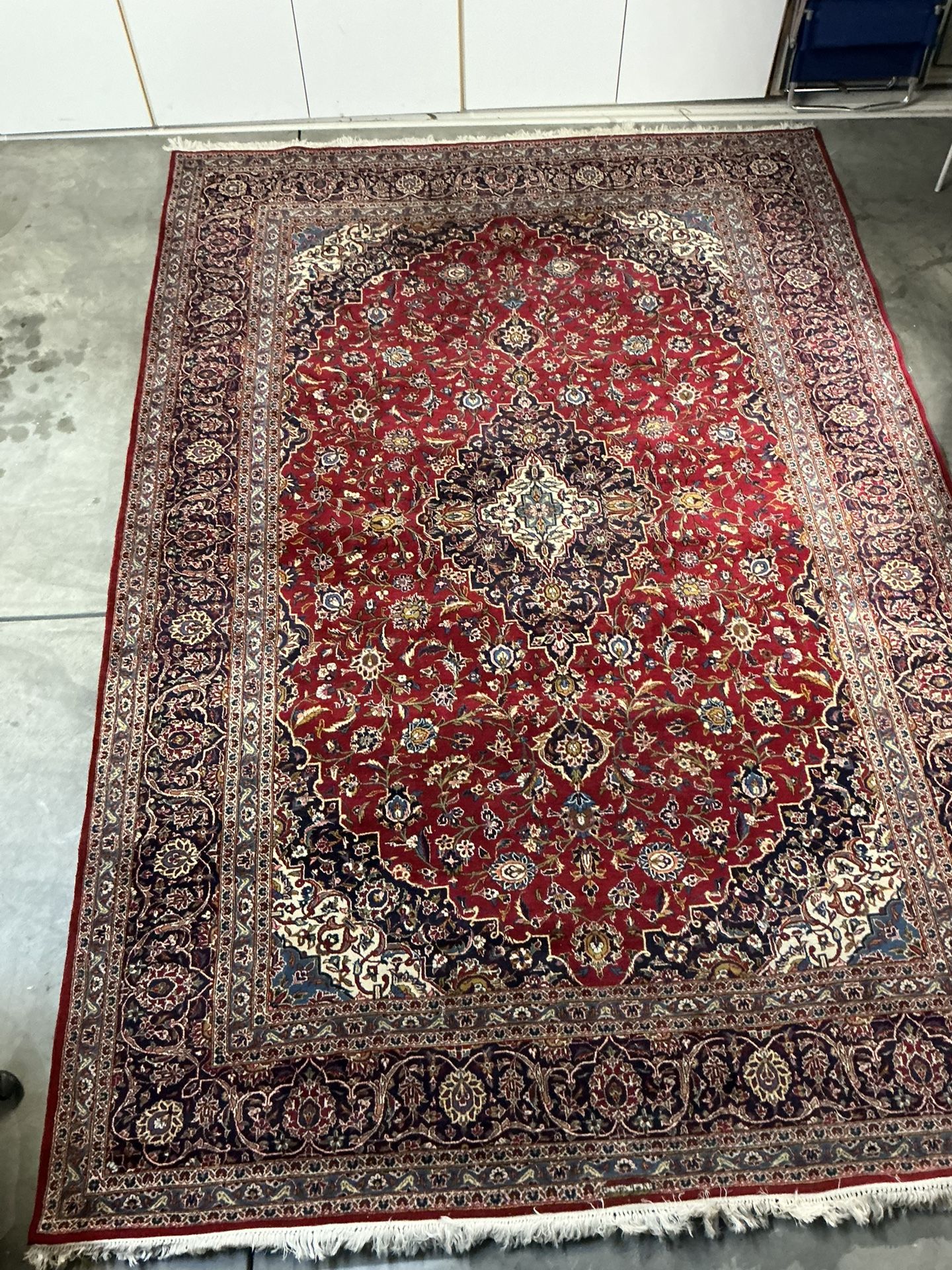 AUTHENTIC VINTAGE PERSIAN RUG OF HIGHEST QUALI TY 