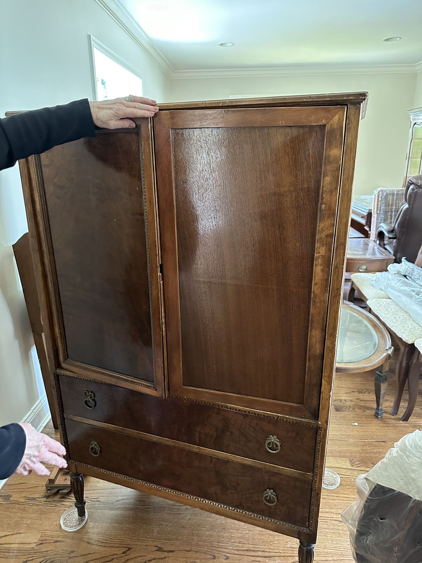 Dresser/armoire