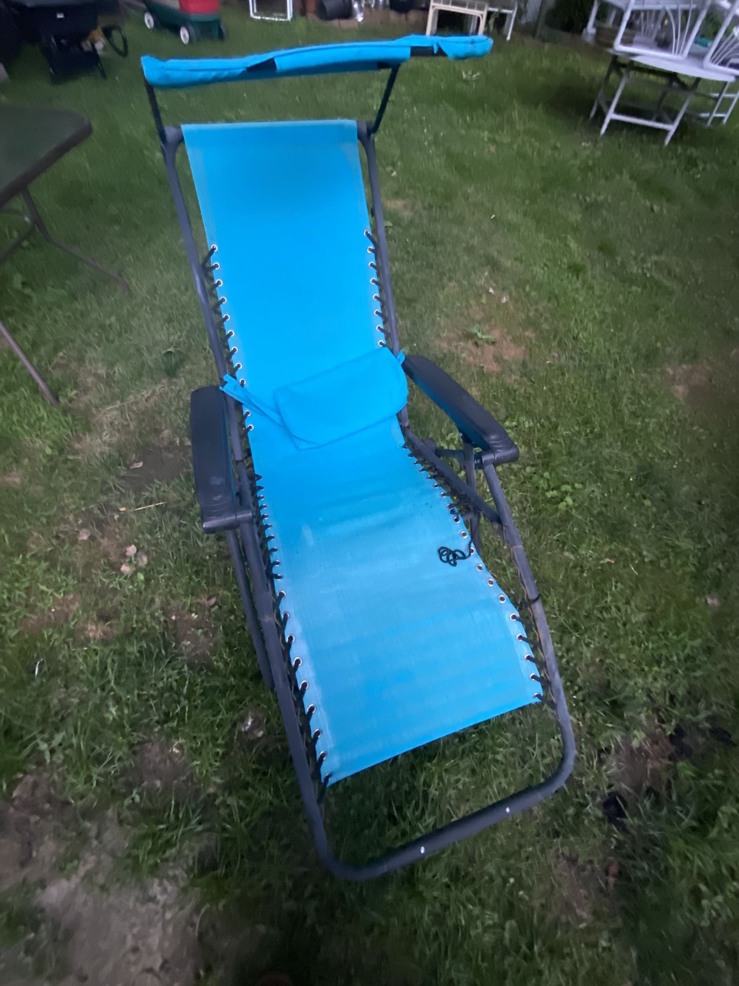 Yard Recliner Chairs With Umbrella $40.00