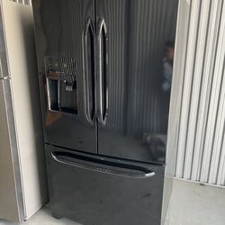 Frigidaire Refrigerator French Door Like new! Black edition