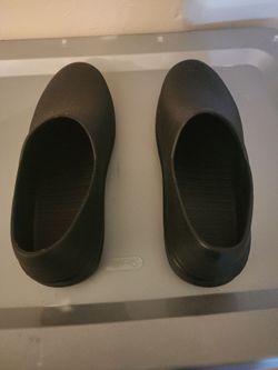 Non slip work shoes