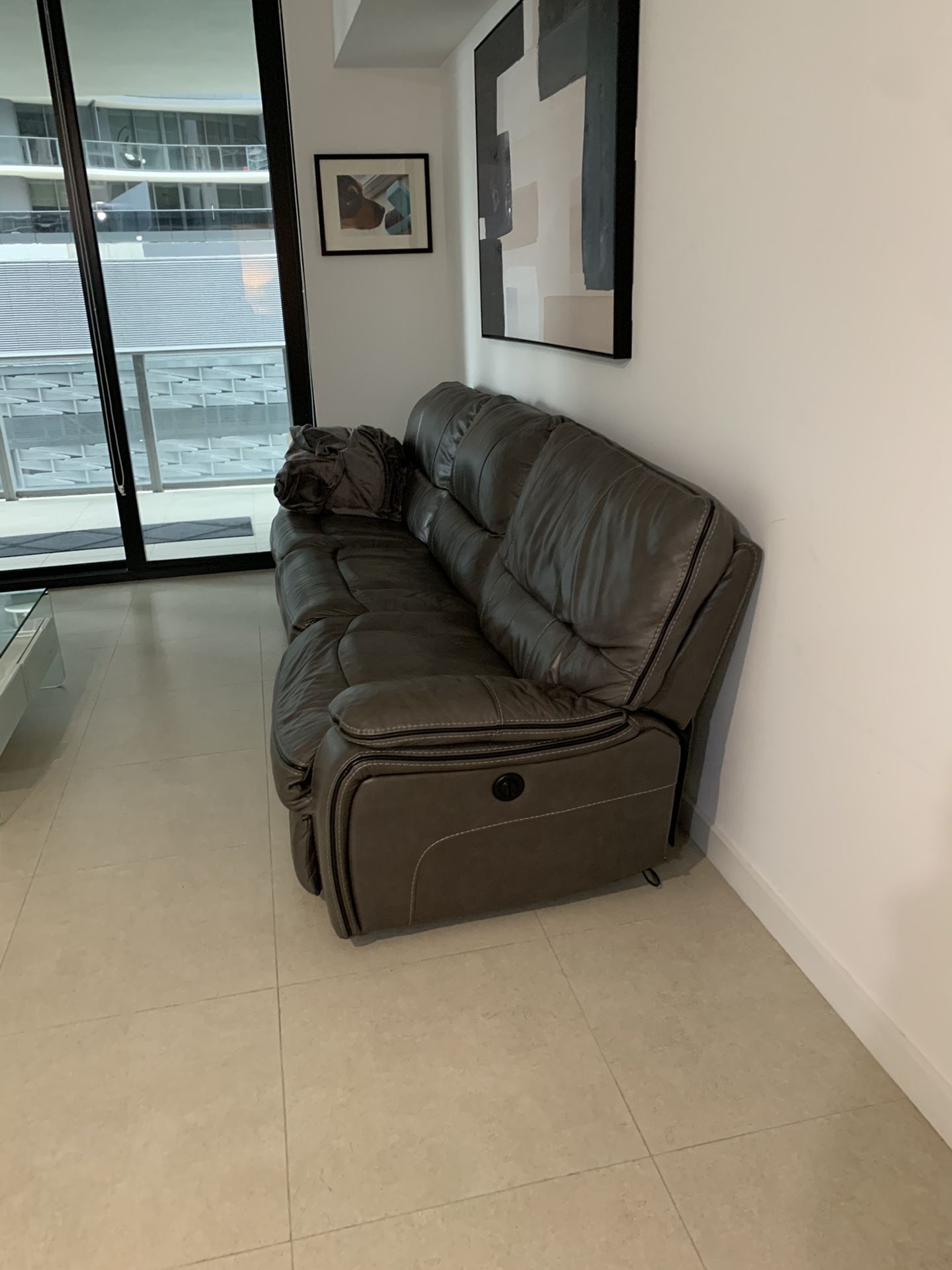 FREE COUCH *read pickup instructions for Sale in Miami, FL OfferUp