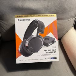 Steelseries Arctis Pro Wireless Audiophile/Gaming Headset