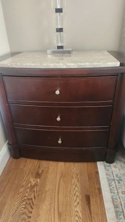 Set Of dresser, mirror and 2 nightstands