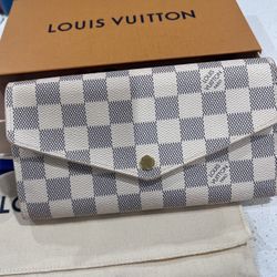 Louis Vuitton Sarah Damier Wallet