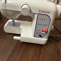 Singer Sewing Machine 
