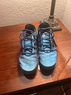 nike airmaxs size 8
