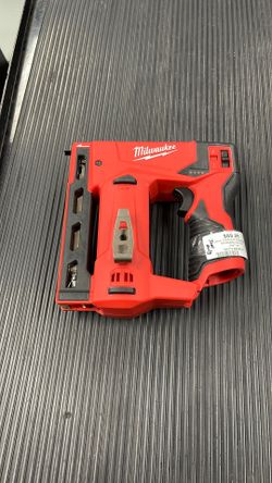 Milwaukee 3/8 Inch Crown Stapler 2447–20