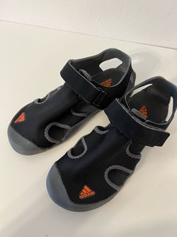 Adidas Captain Toey K water shoes in black sandals