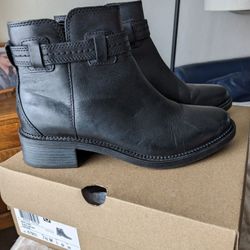 Clark's Women's So-Cute Booties - Leather! 