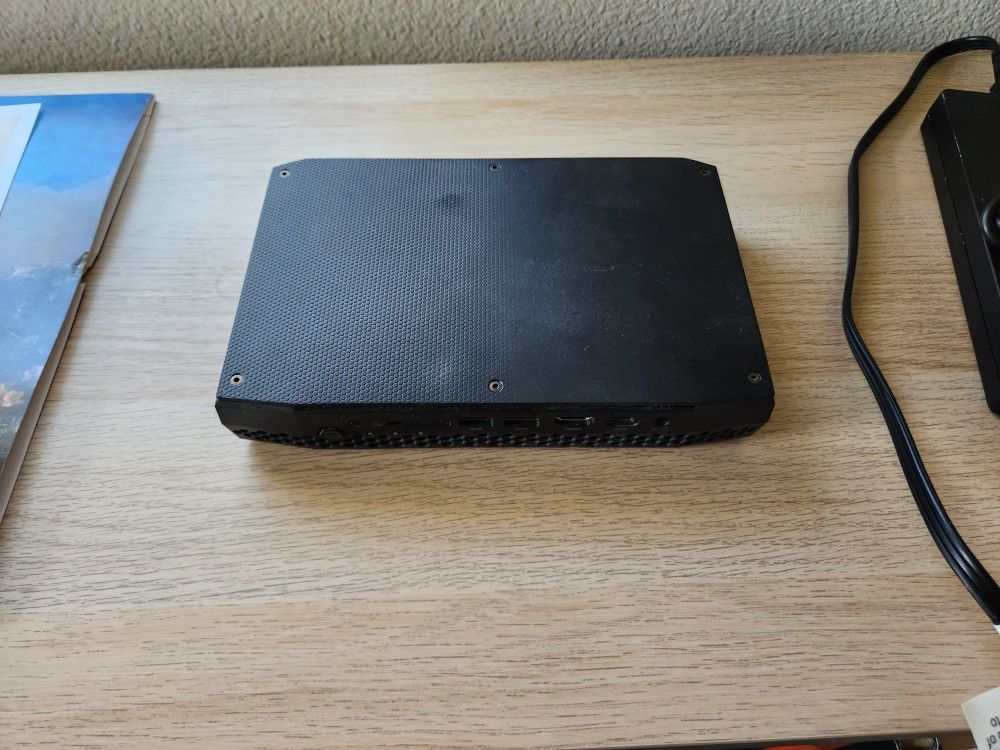 Intel NUC8i7HNK Mini PC