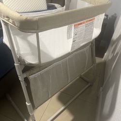 Bassinet Bedside Sleeper,Baby Bassinet Slides Over Bed,5-Position Height Adjustment & Breathable All-Mesh Wall Bedside Bassinet for Baby,Space-Saving 