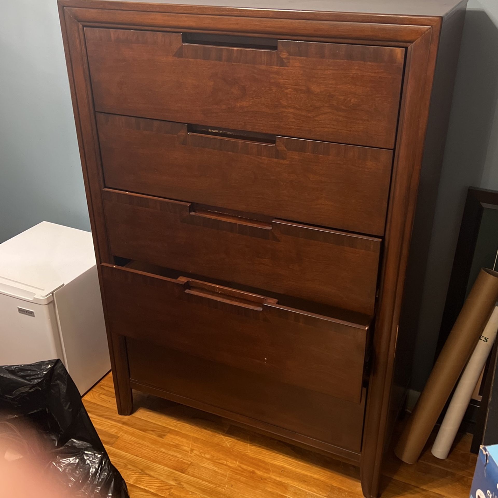 Klaussner Furniture Drawer Chest Dresser