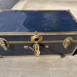 Vintage blue large chest / trunk