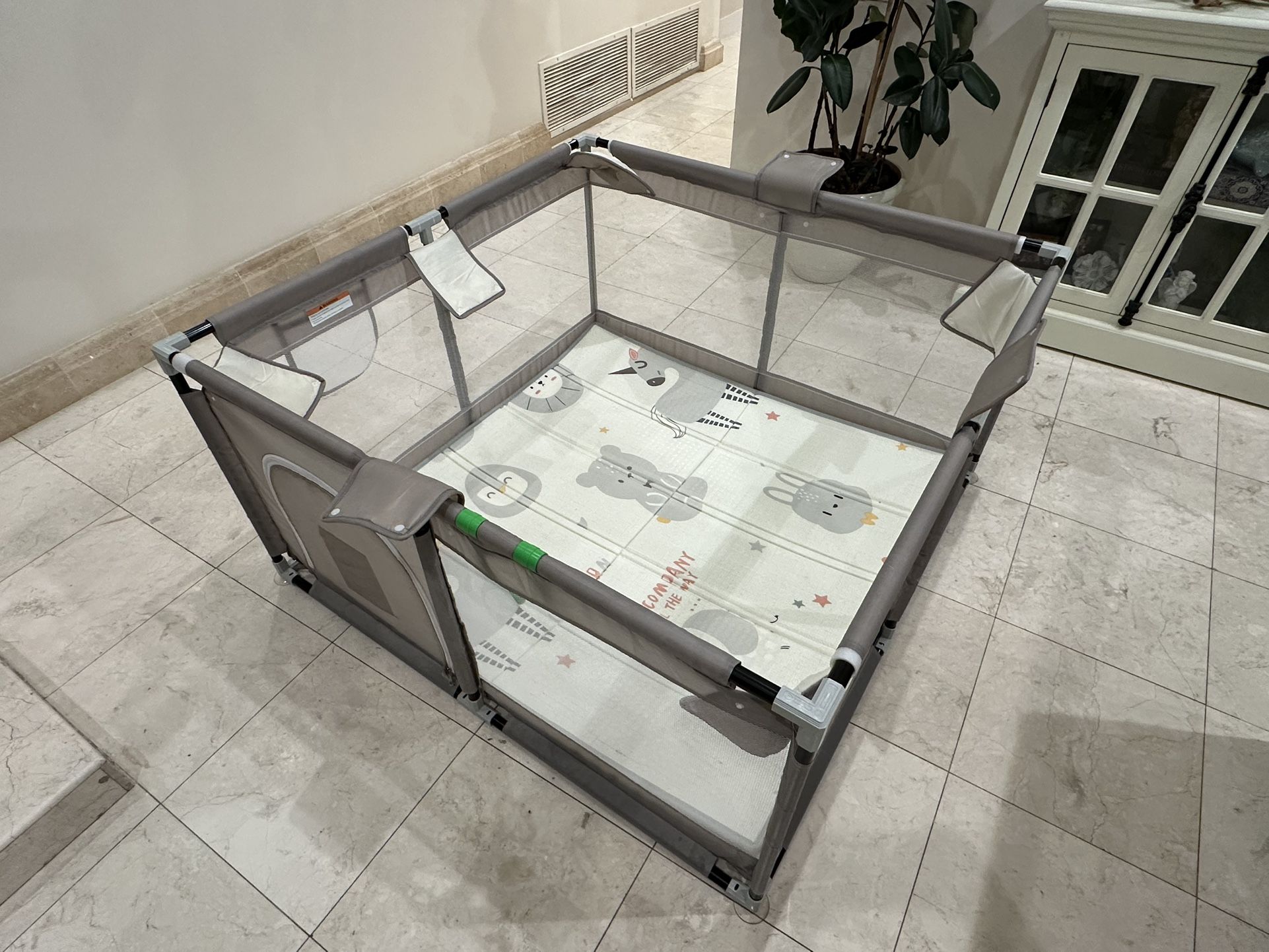 Toddlers/ Kids Play Pen