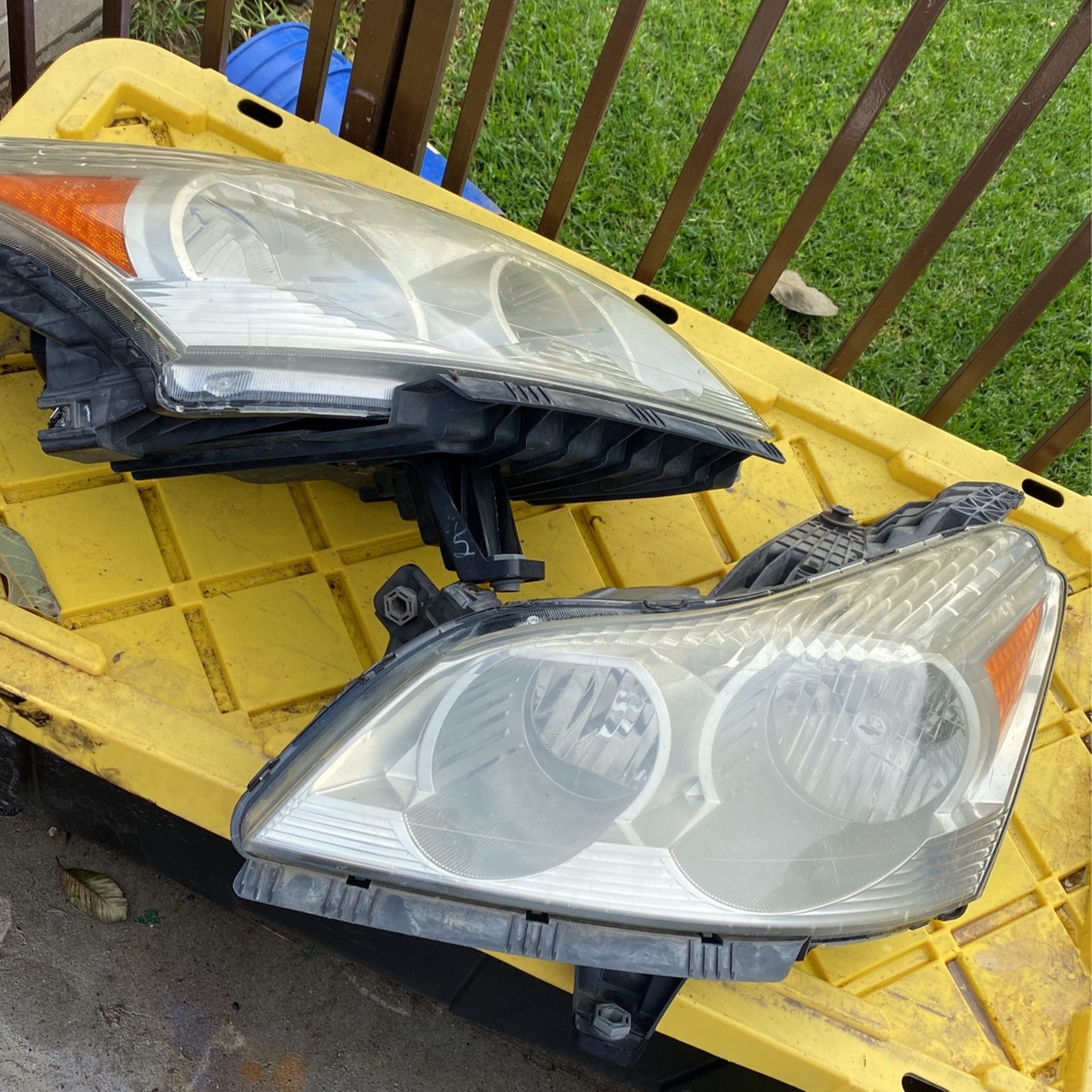 2010 Chevy Traverse Headlights