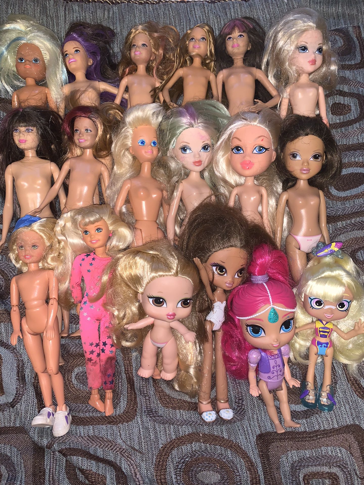 lot of 18 pieces of mixed dolls used