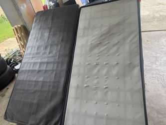 2 Twins Box Spring With Clover
