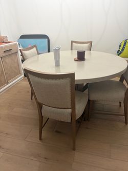 Round dining table with 4 chairs