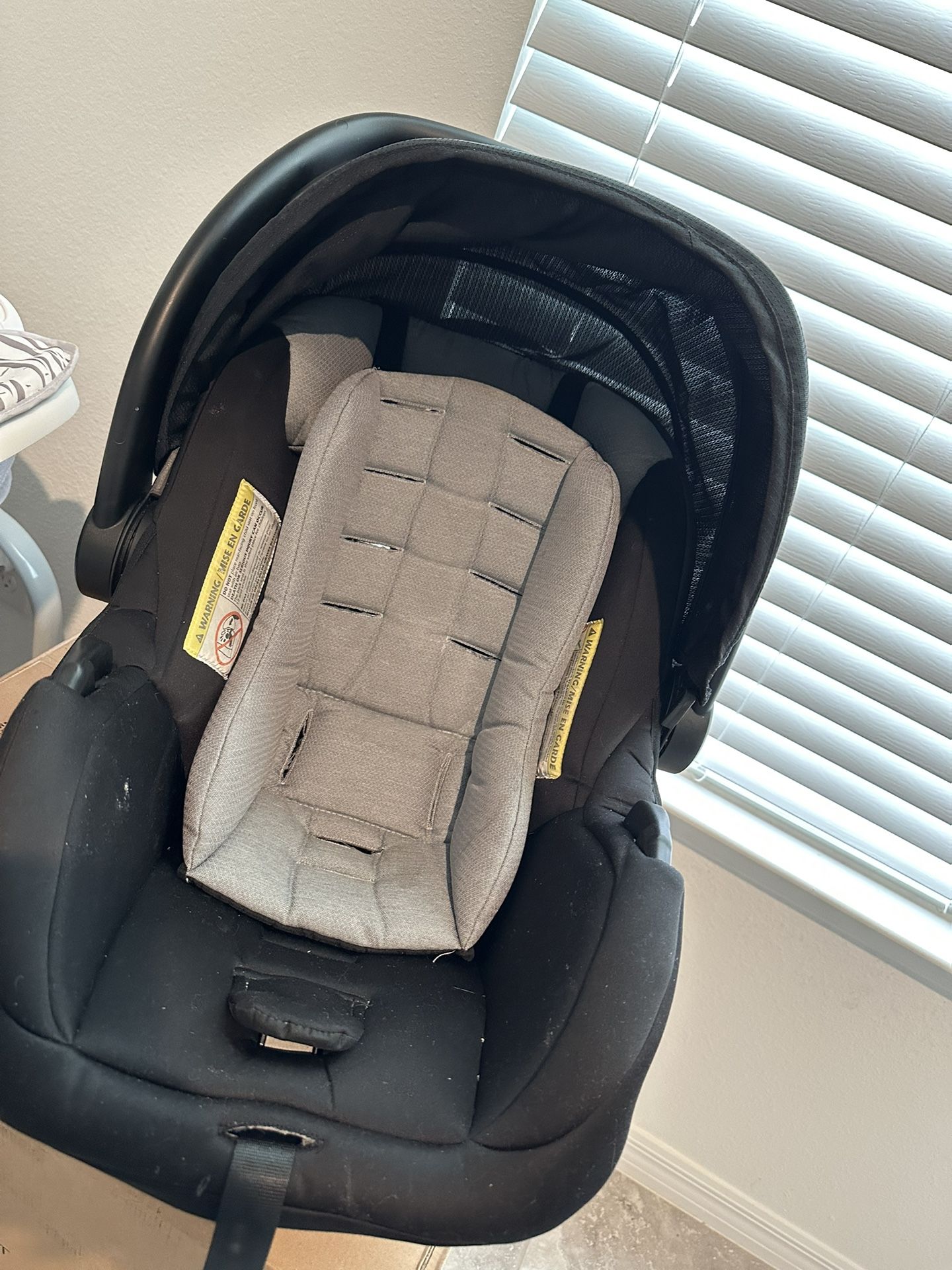 Evenflo Car seat And Base