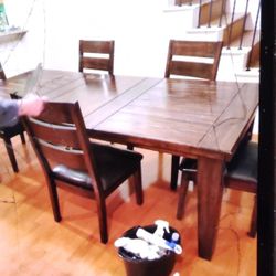 Dining Room Table And 5 Chairs 