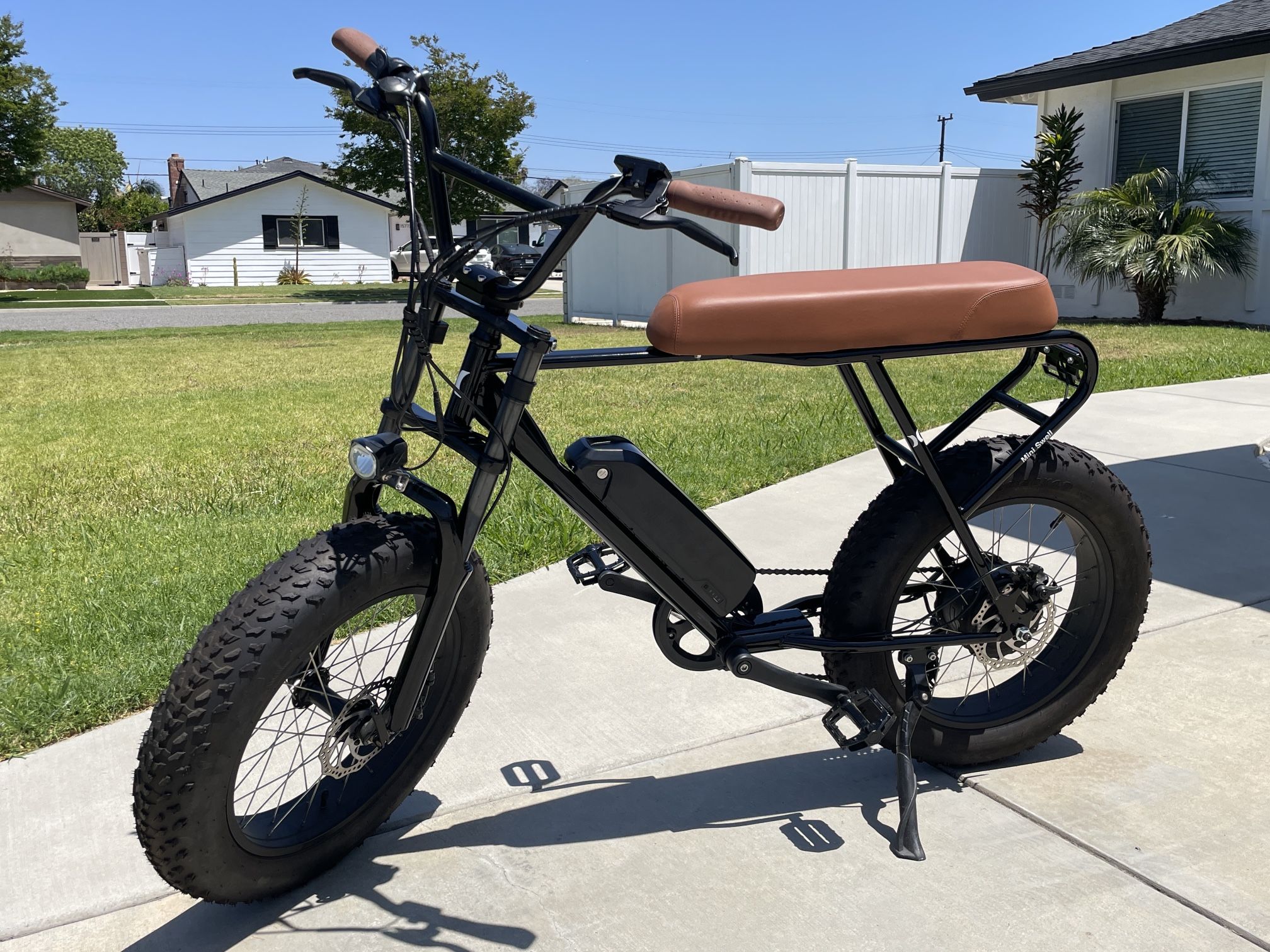 Hurley Mini Swell E-Bike (Black / Size L) Used for only 70 miles!!