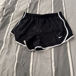 Girls Med Nike Shorts 