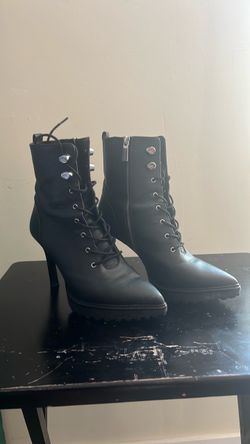 Michael Kors Black Leather Heeled Boots – Size 6