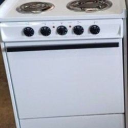 BRAND NEW HOTPOINT STOVE