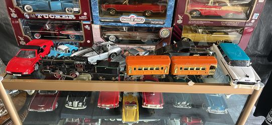 1:18 scale collectible car models
