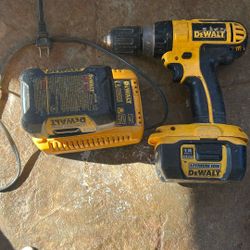 Dewalt Drill 2 Baterries and Charger