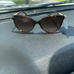 *Brand New Burberry sunglasses