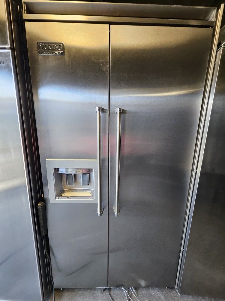42" VIKING BUILT IN STAINLESS STEEL REFRIGERATOR
