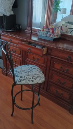 Barstool metal 24 inch high