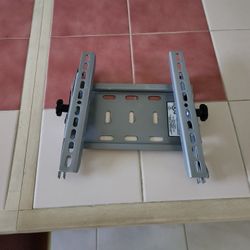 TV WALL MOUNT FOR UP TO 50 INCH TV $20